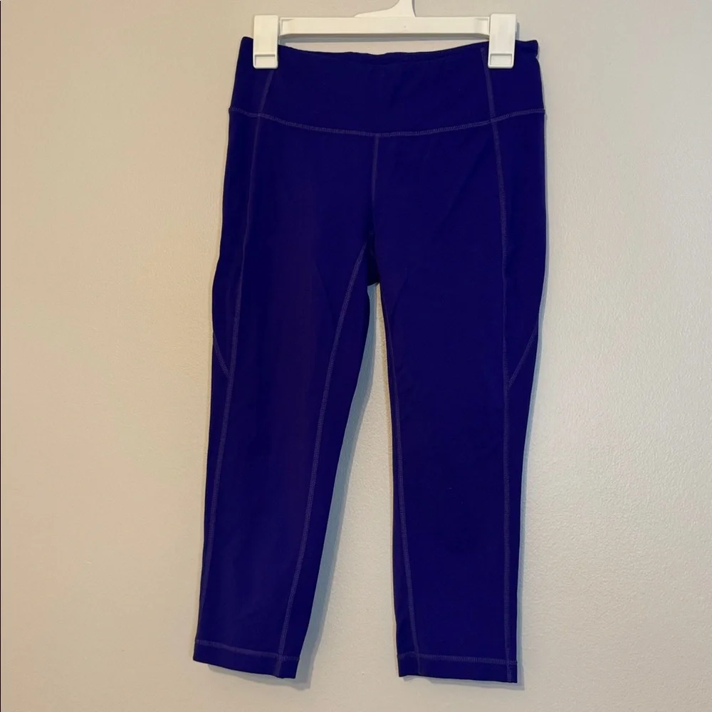 Athleta Revelation Capri Cropped Leggings Amalfi Blue Purple Yoga Studio Gym M